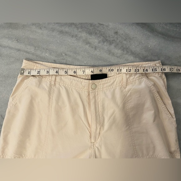 EMS Eastern Mountain Sports Cream Cargo Conversion Capri Hiking Pants Size 14 - Picture 9 of 13